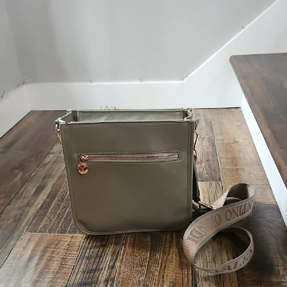 Valentino Orlandi Sage Green Italian Leather Crossbody Messenger Bag - Picture 8 of 12